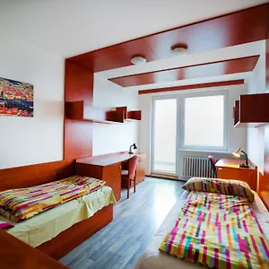 hostel-jarov-iii-f.praguehotelsweb.com/